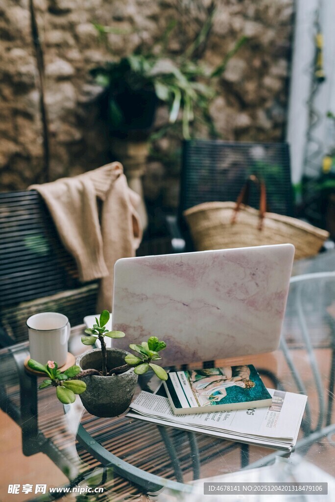 户外休闲角落的惬意时光