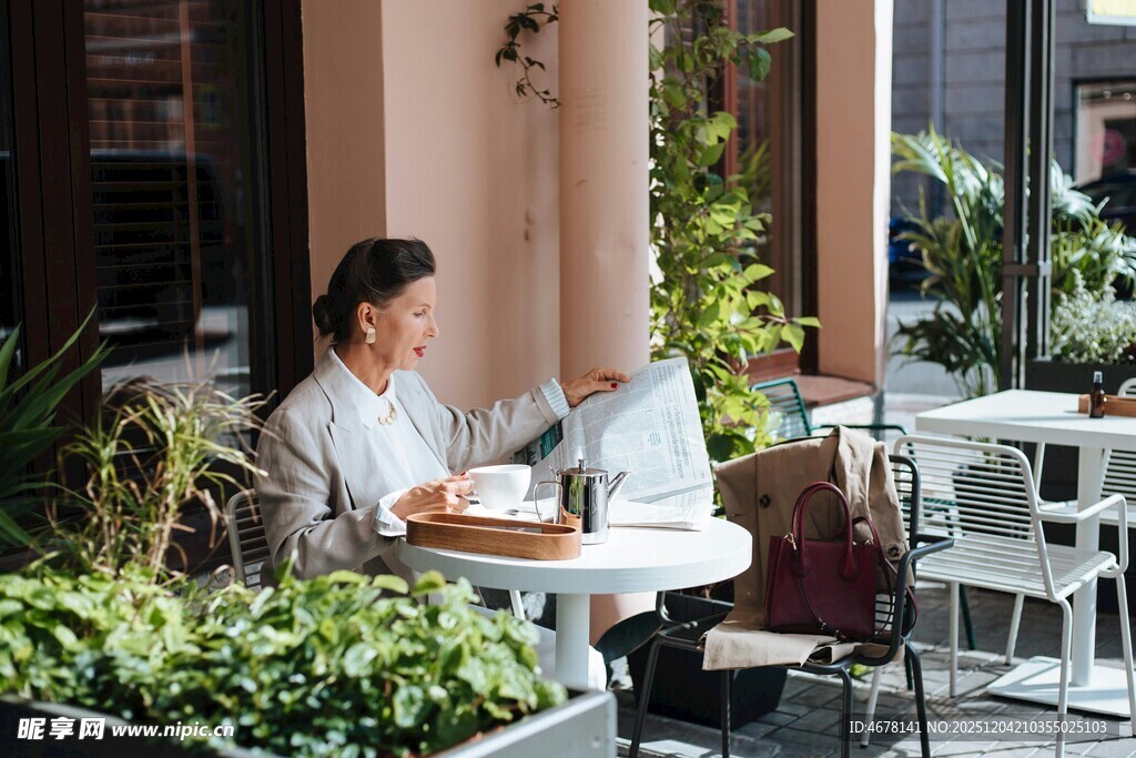 户外惬意享受咖啡时光