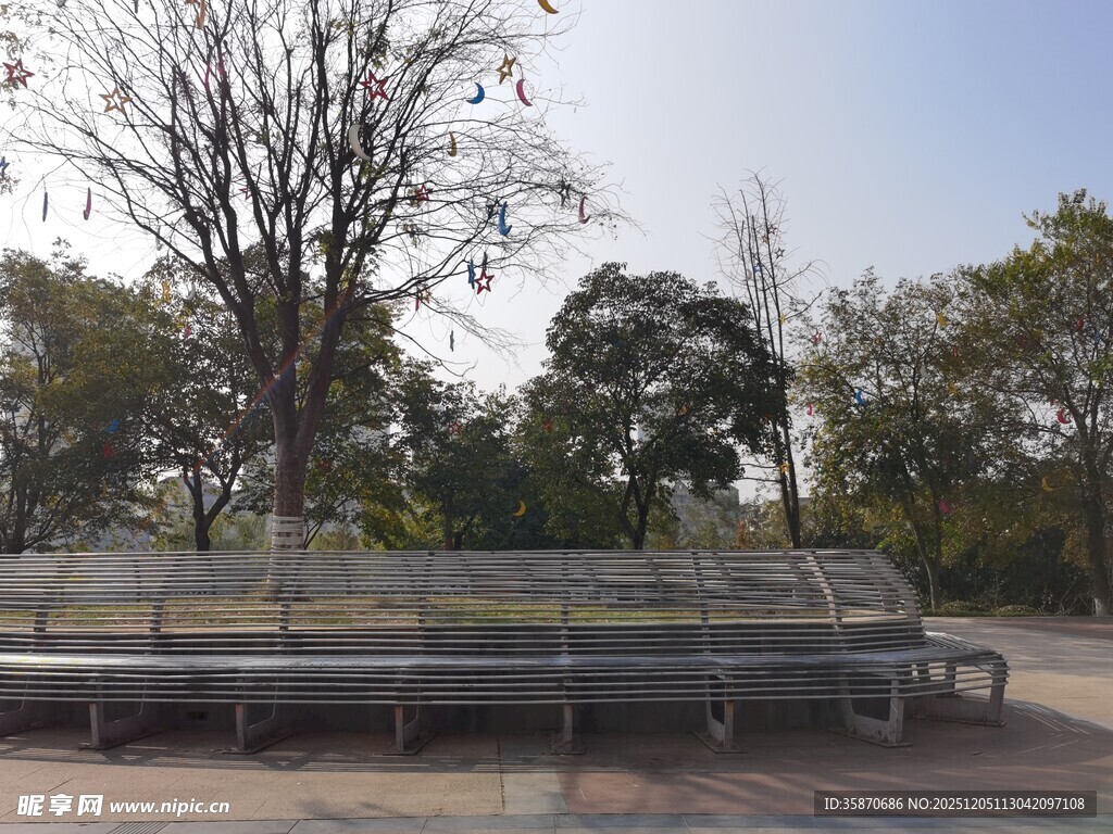 户外圆形石质景观设施