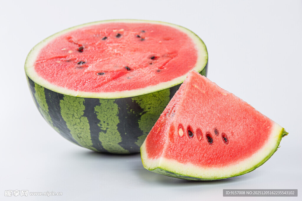切开的新鲜西瓜