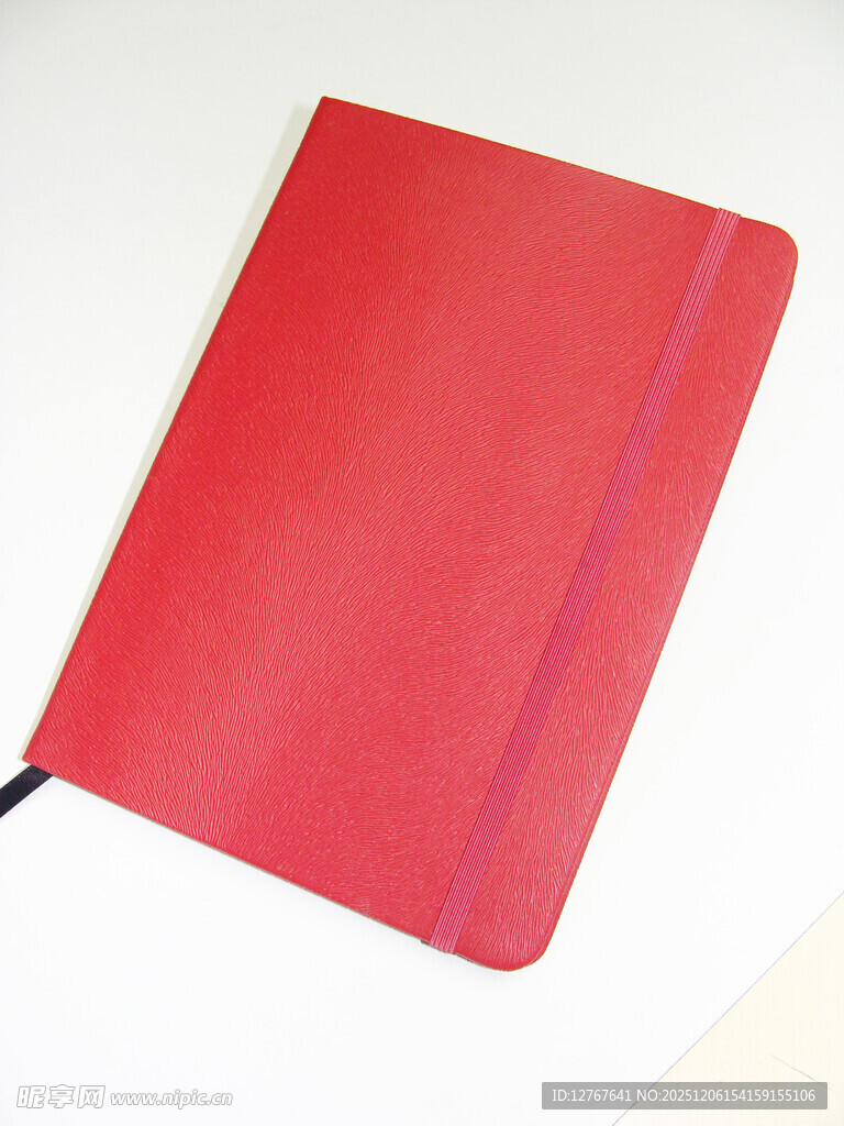 红色皮质笔记本