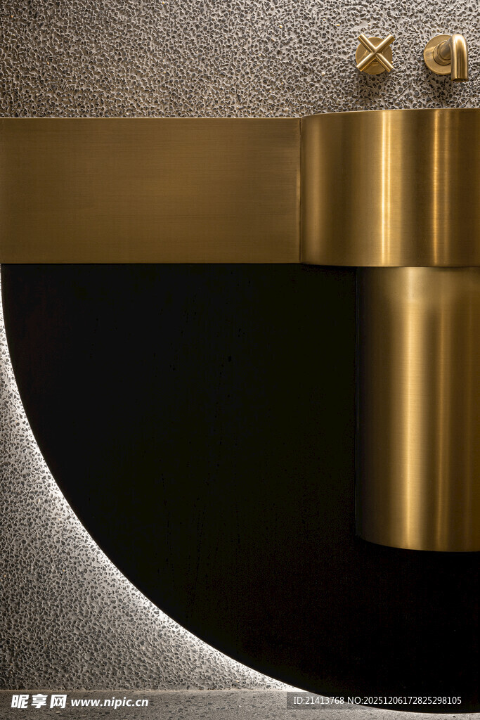 金色金属质感边框设计