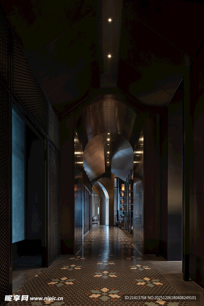 幽暗深邃的走廊空间