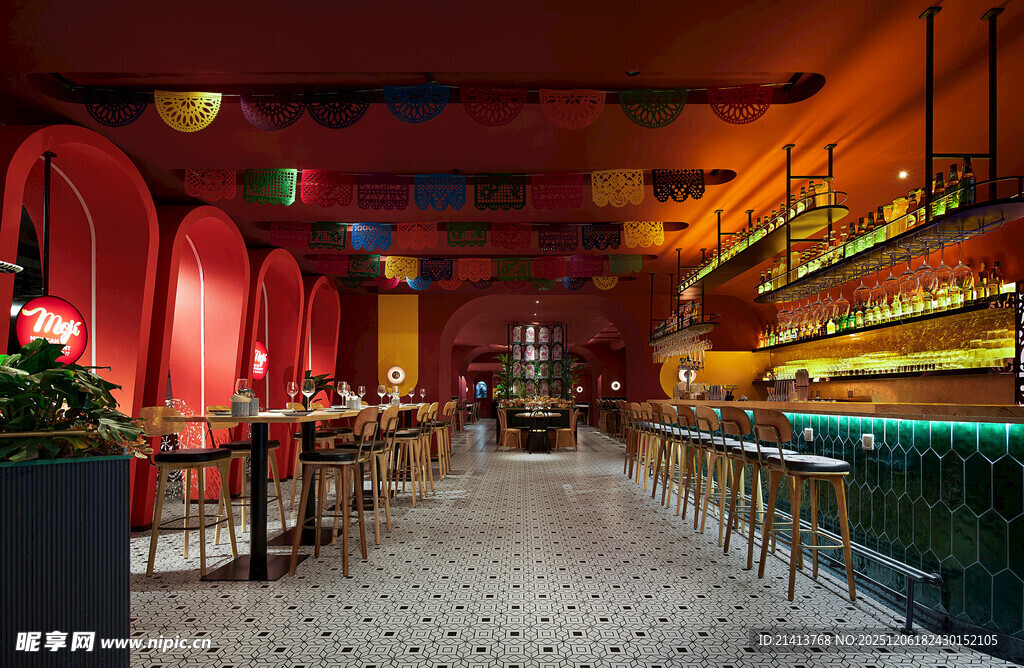 时尚绚丽的酒吧内部场景