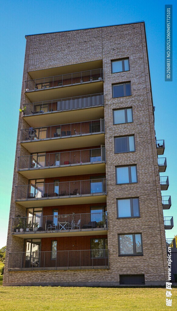 多层砖砌公寓楼外观