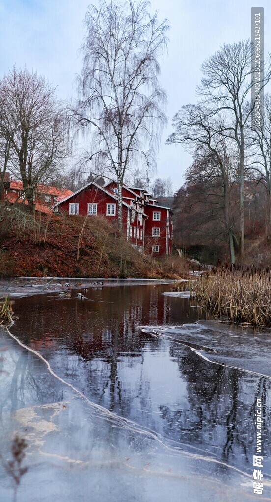 冬日河畔红桥静景