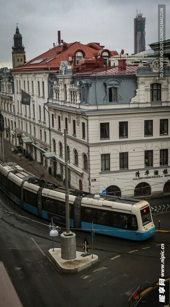 城市街道上的有轨电车