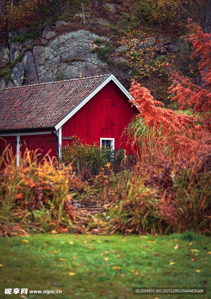 秋日红屋 自然美景如画