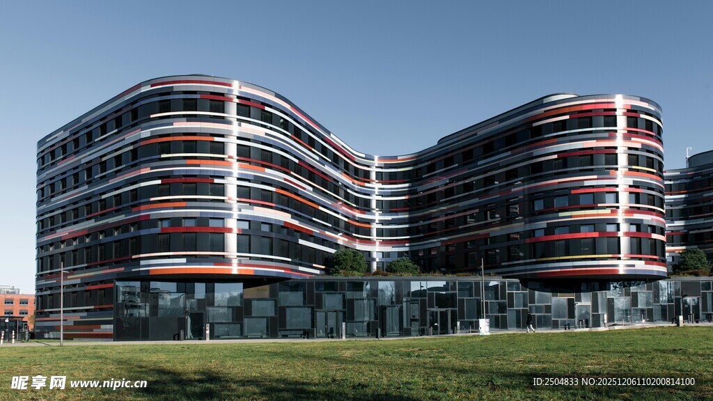 现代弧形外观办公建筑