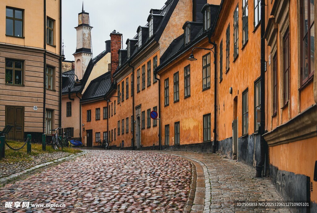 古老街巷中的欧式建筑风貌