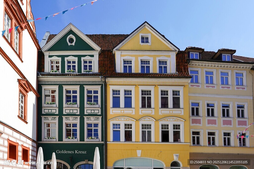 多彩欧式街边建筑