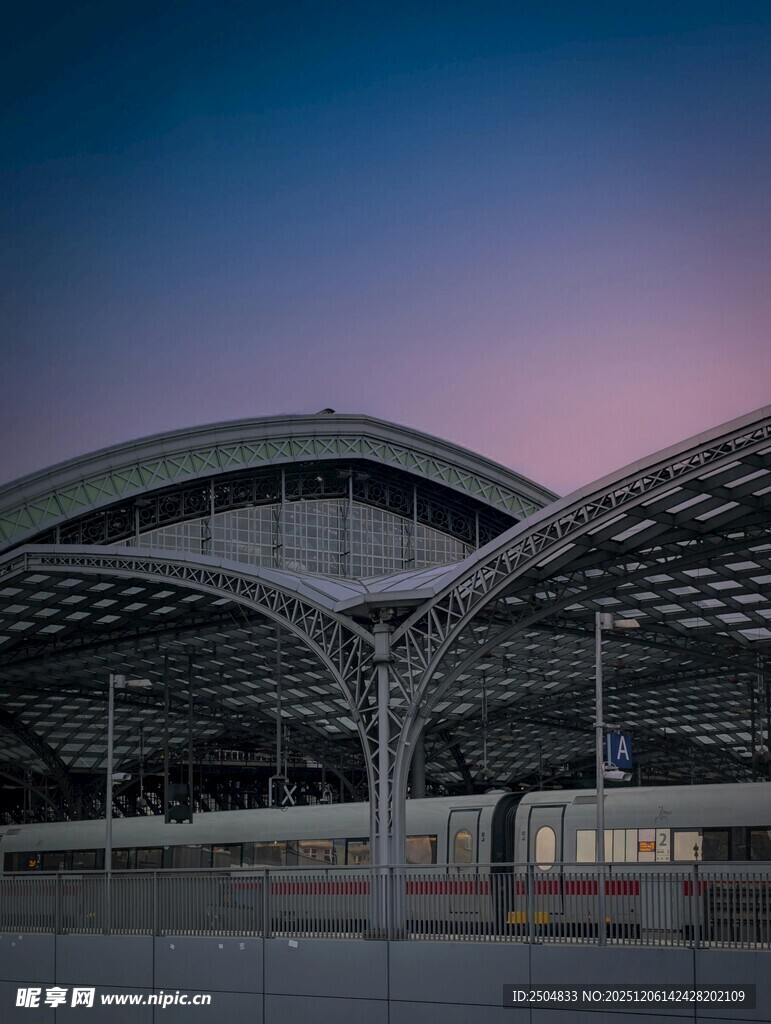 现代风格的大型建筑外观