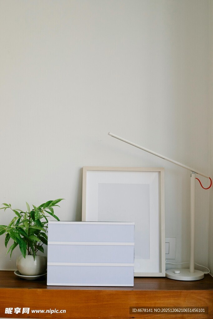 简约室内装饰与空白画框