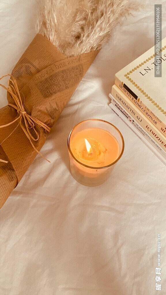 温馨烛光与装饰摆件