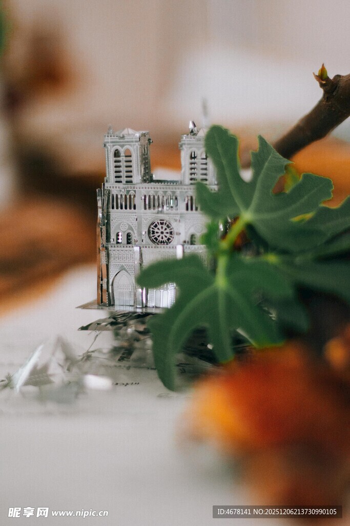 微型城堡与绿植装饰摆件