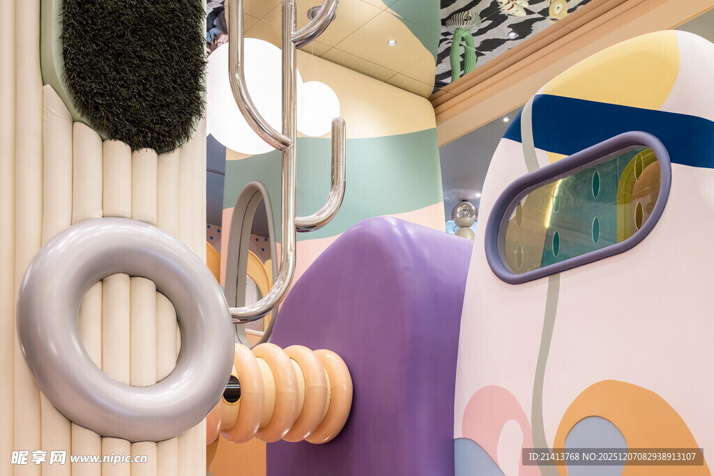 多彩儿童游乐设施一角