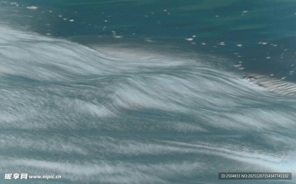 海浪翻涌的蓝色海洋景观