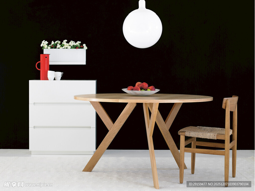 简约北欧风餐桌椅组合