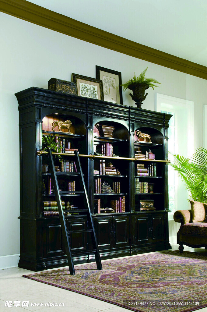 复古深色书架装点温馨书房