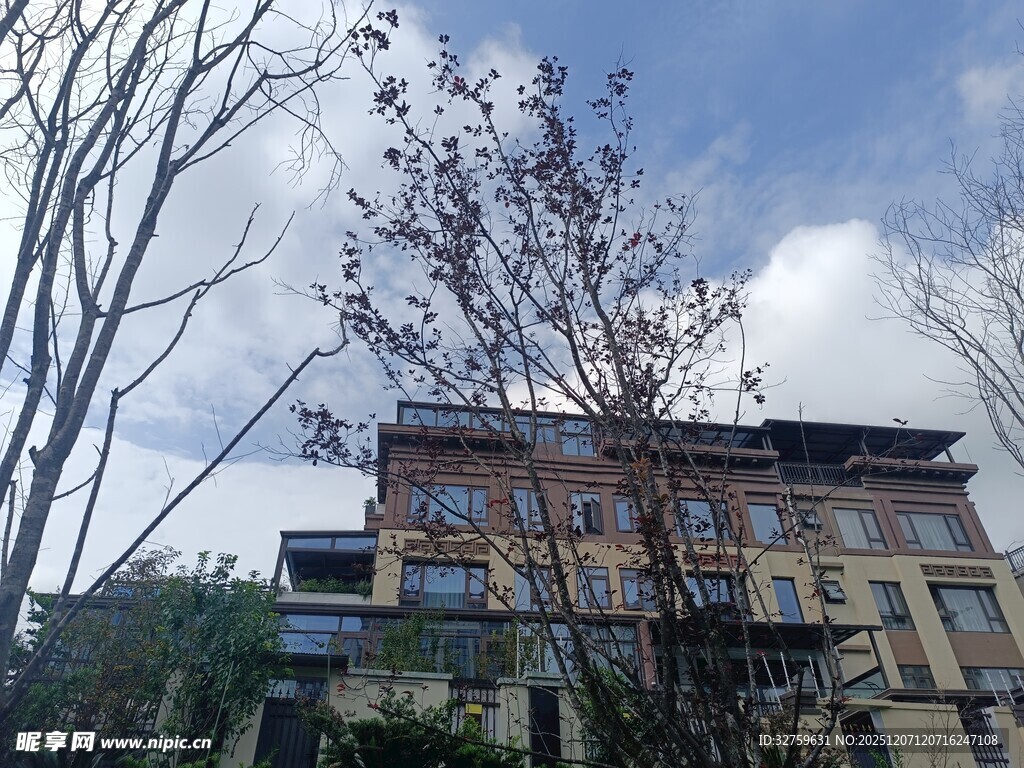 现代风格多层建筑外观