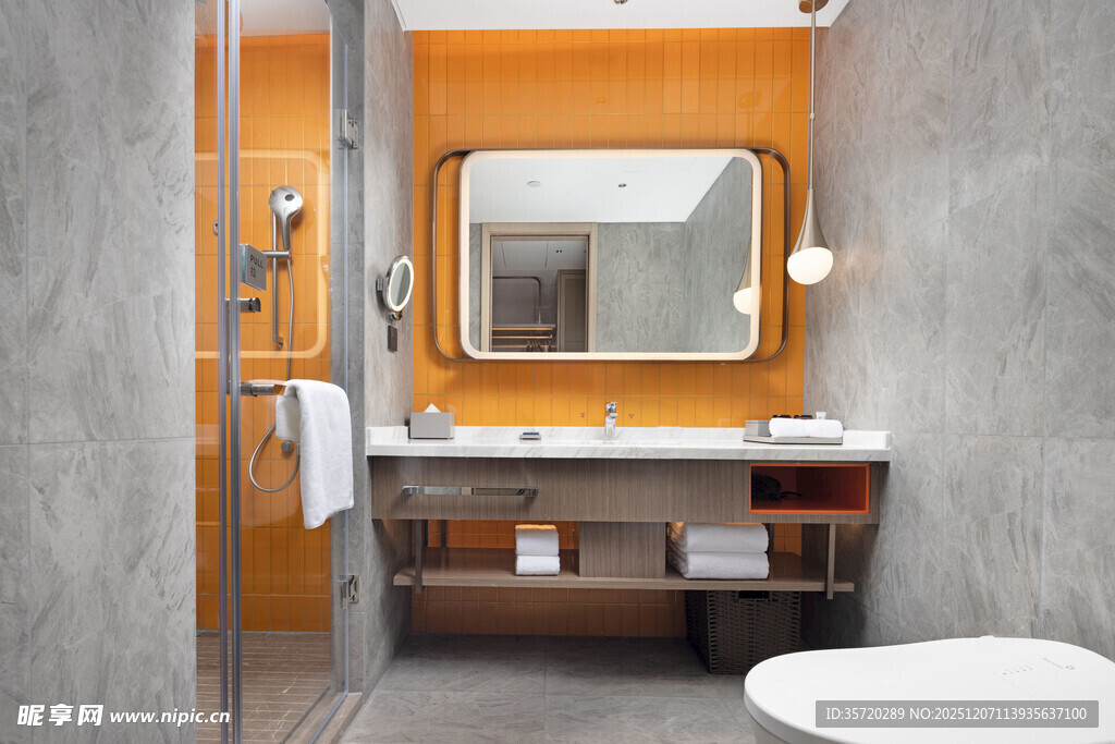 现代简约风橙色系浴室空间