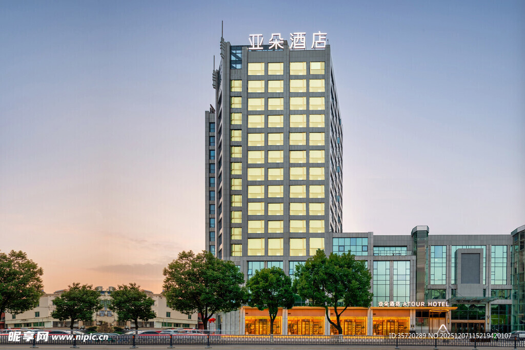 城市高楼酒店夜景