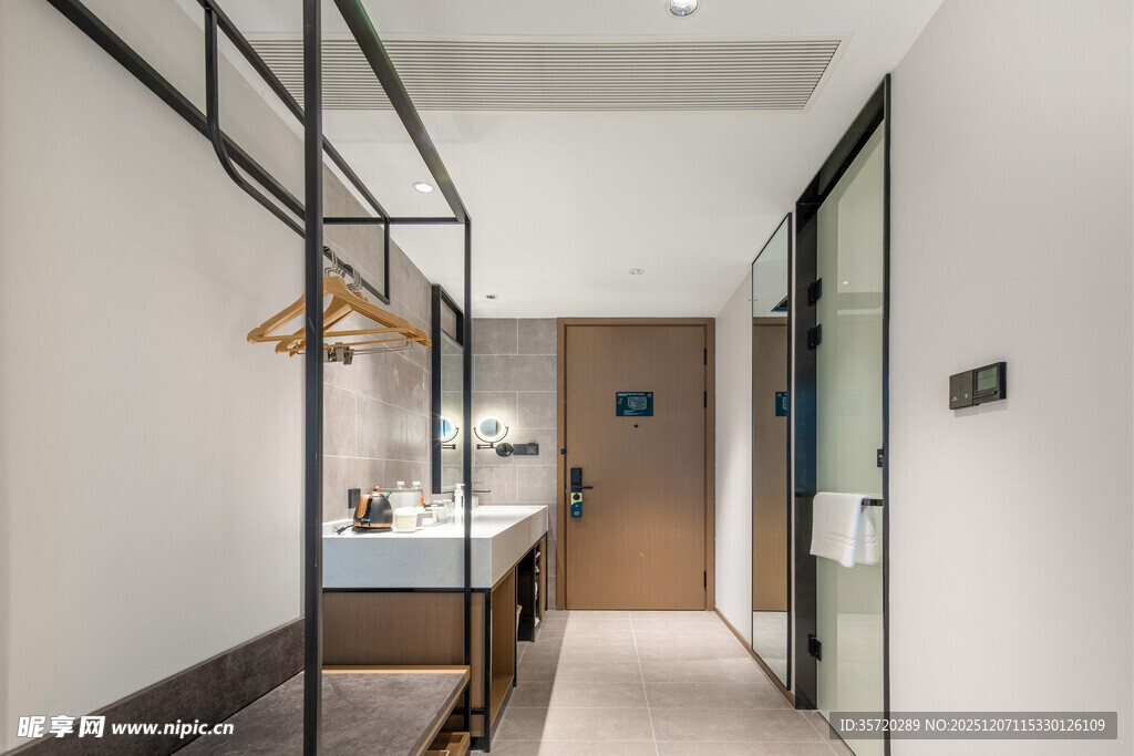 现代简约风走廊过道设计