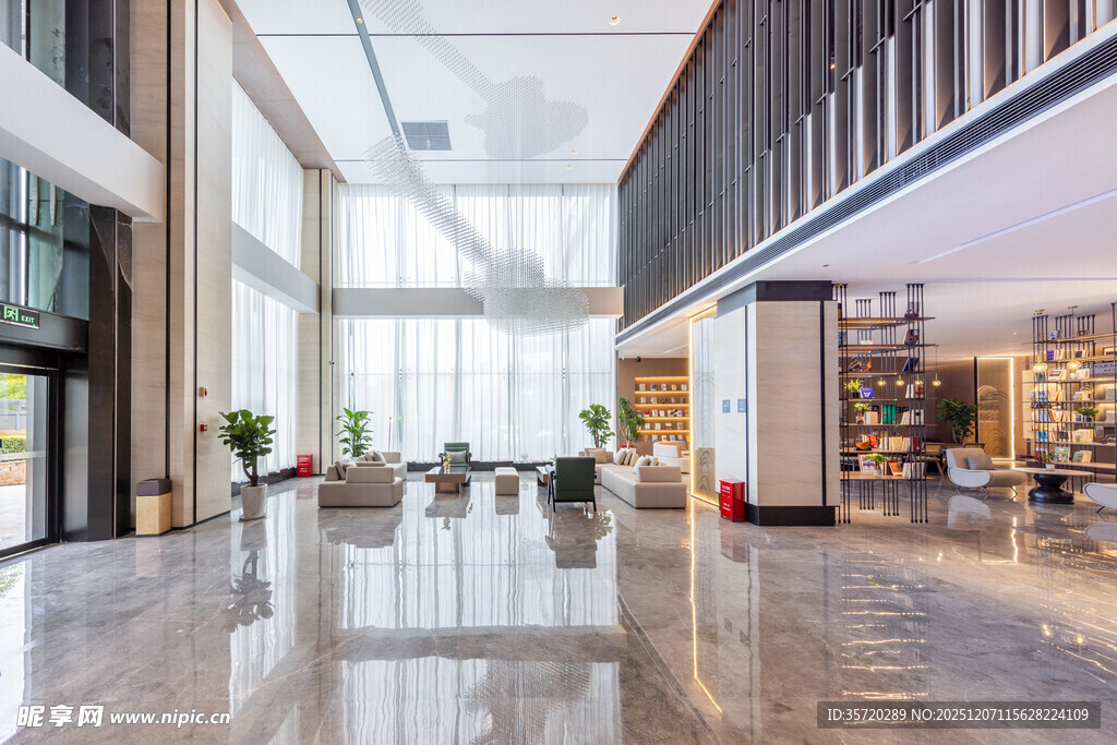 现代大气的宽敞室内大厅