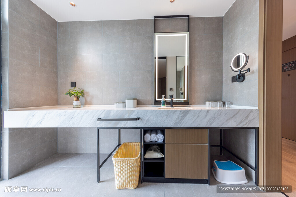 现代简约风格浴室洗手台