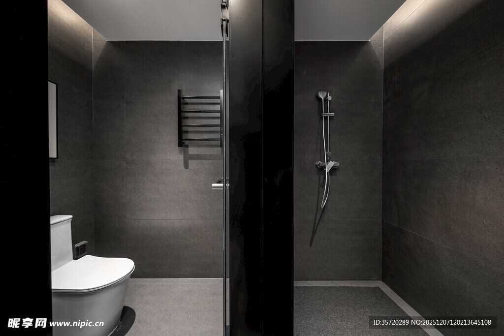 现代简约风暗色调浴室