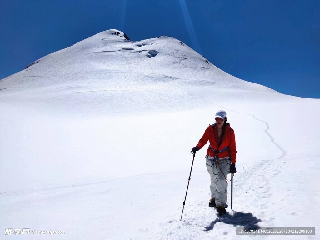 单人雪山徒步探险