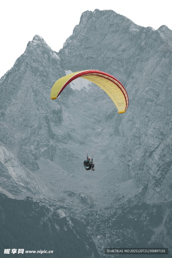 高山上的滑翔伞飞行