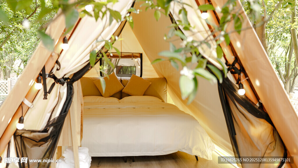 野外精致露营帐篷内景