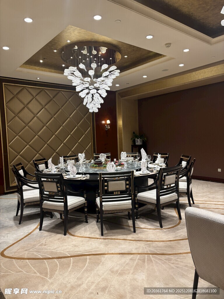 豪华中式风格餐厅包间