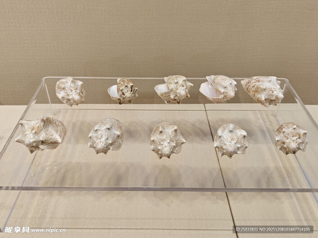 精致银质花朵形首饰摆件