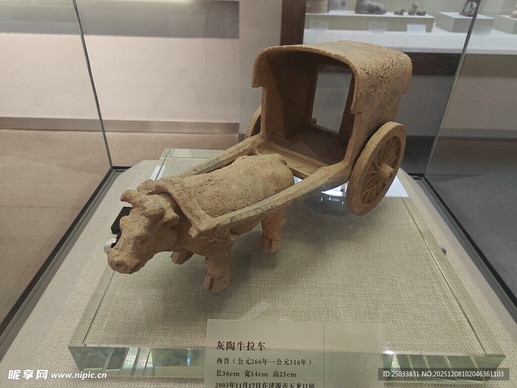 古代陶制马拉车模型