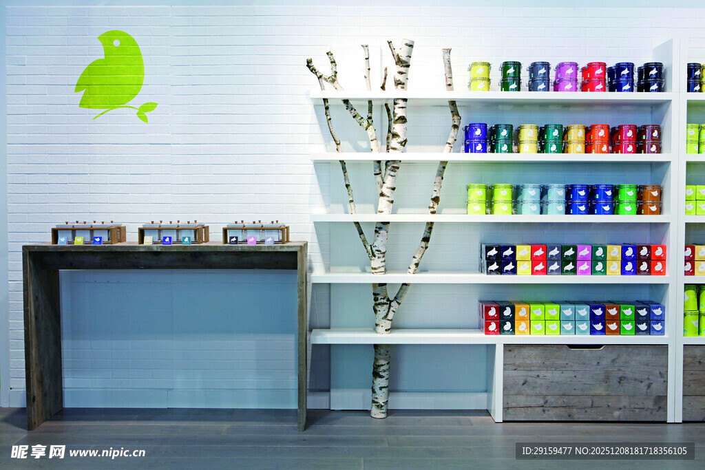 多彩文具架上的文具陈列