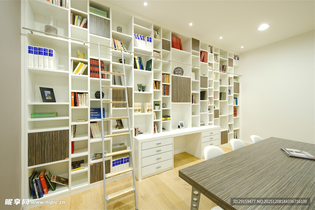 现代简约风格的书房一角