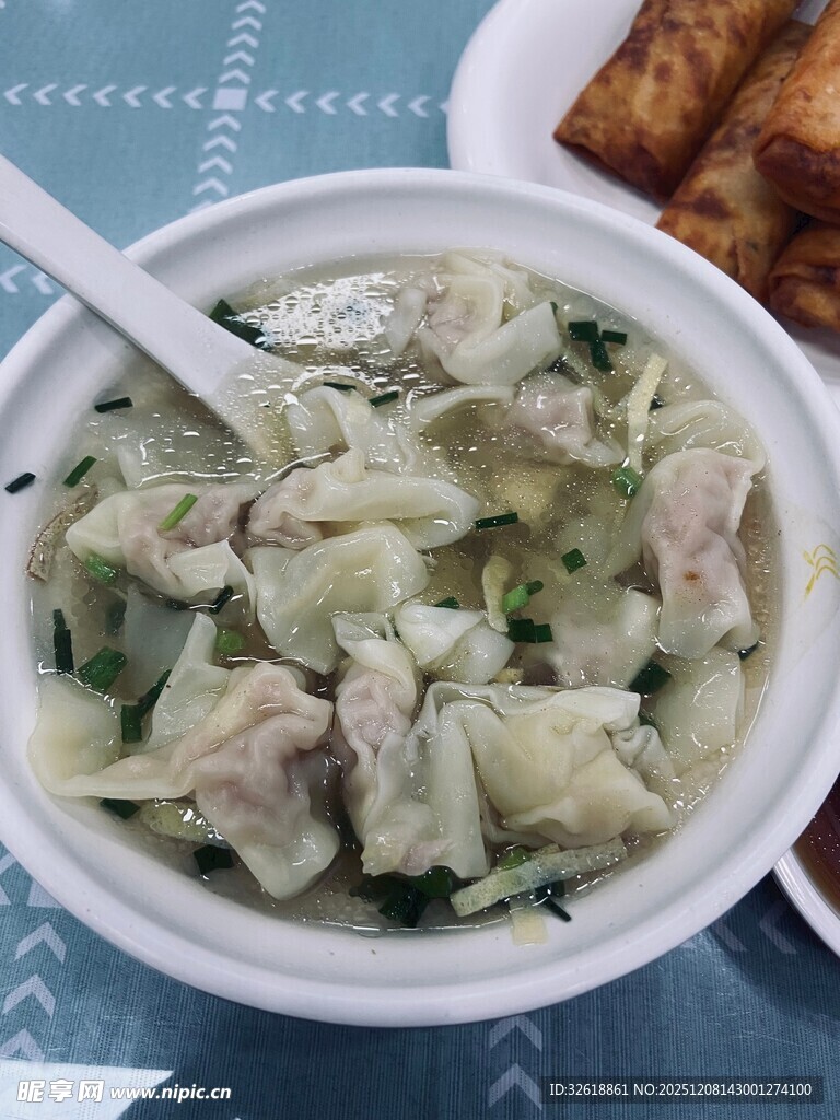 美味馄饨汤