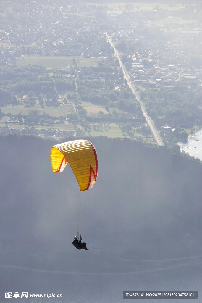 空中滑翔伞飞行