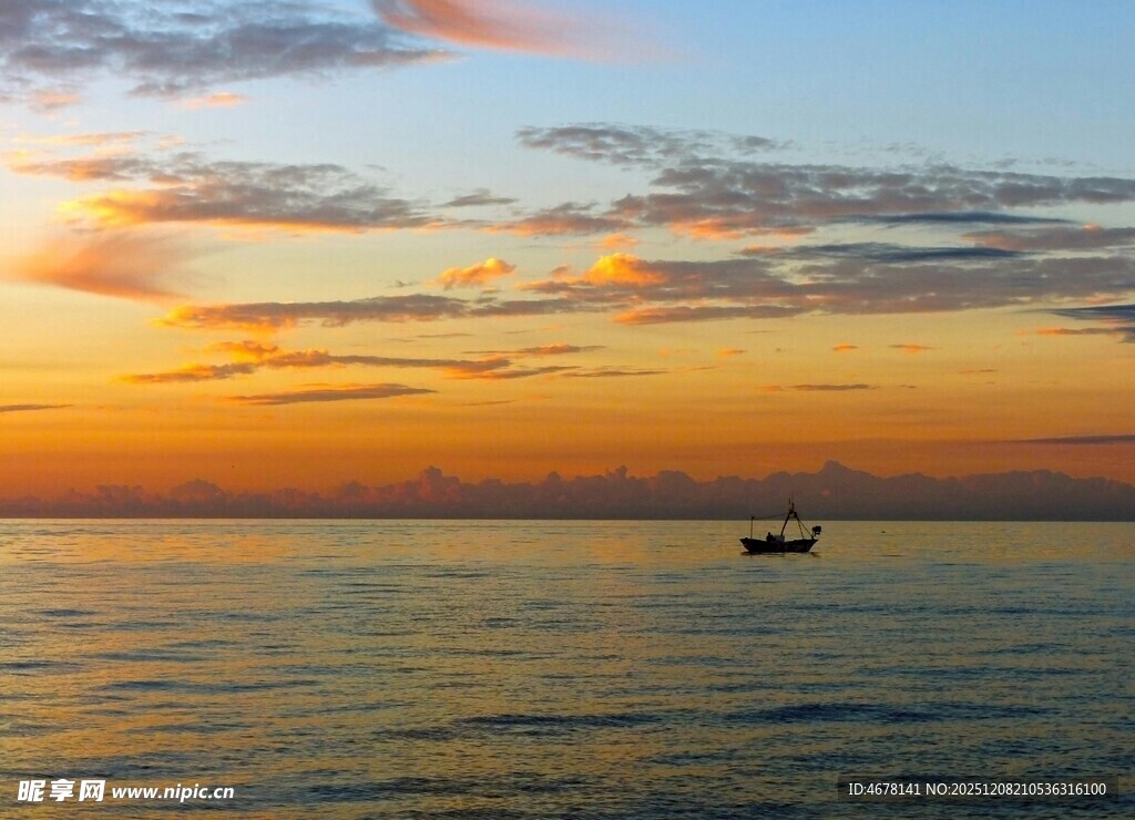 海上日落小船美景