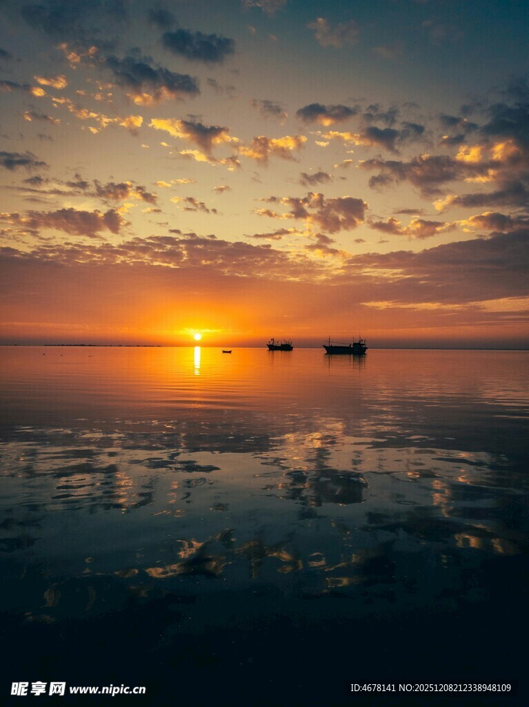 海边日落美景静谧如画