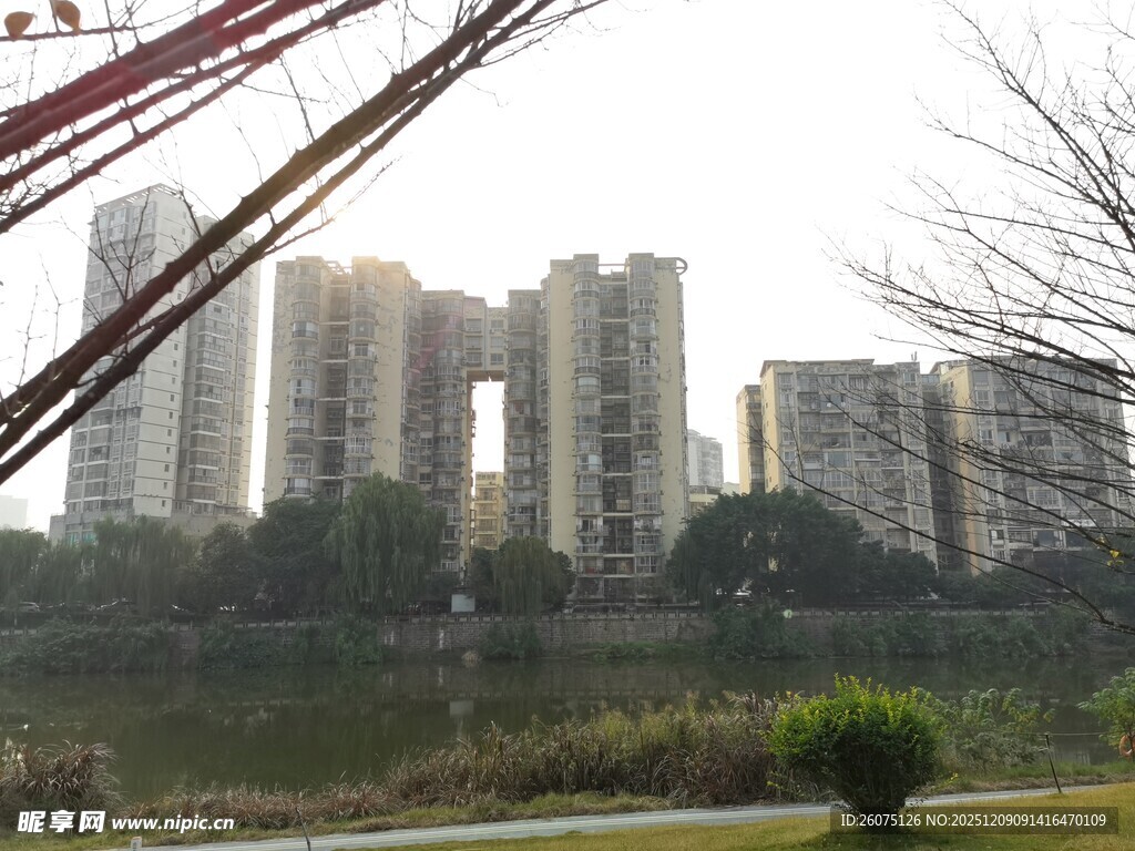 城市高楼与户外景观