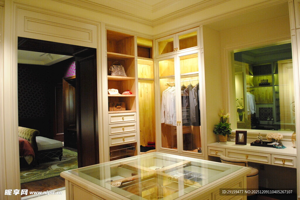 豪华衣帽间内部精致场景