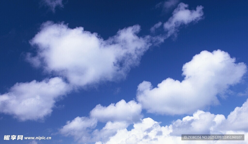 蓝天白云背景