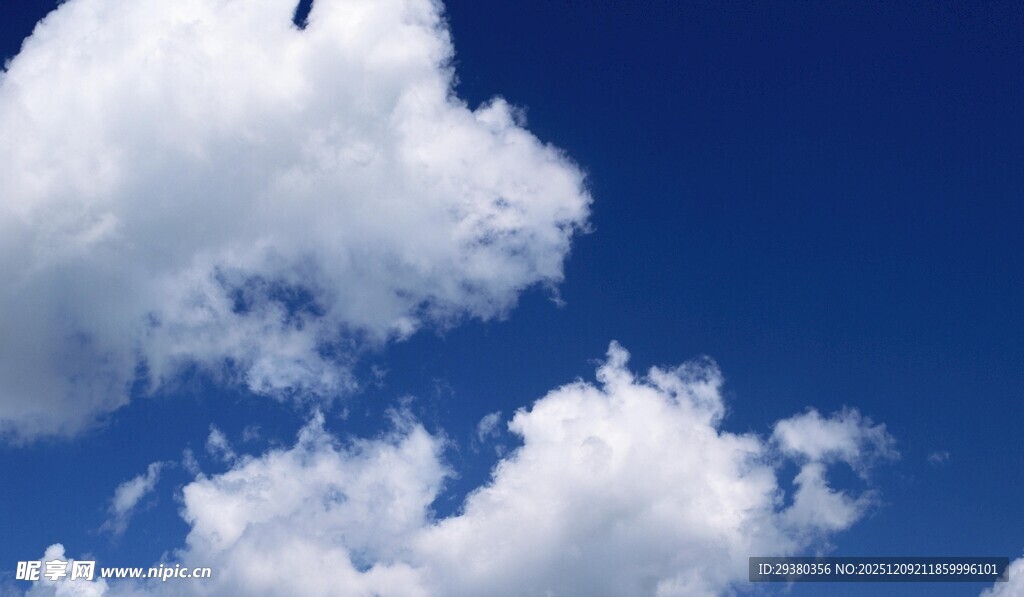 蓝天白云背景