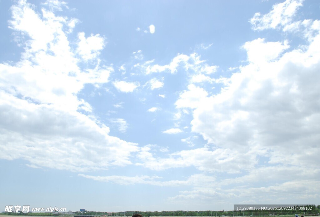 蓝天白云背景