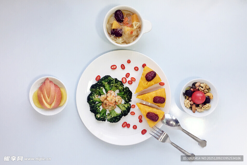 精致摆盘的美味甜点