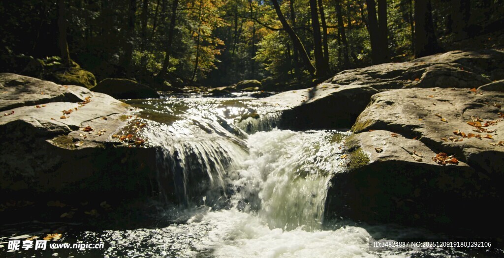 山间溪流瀑布自然美景