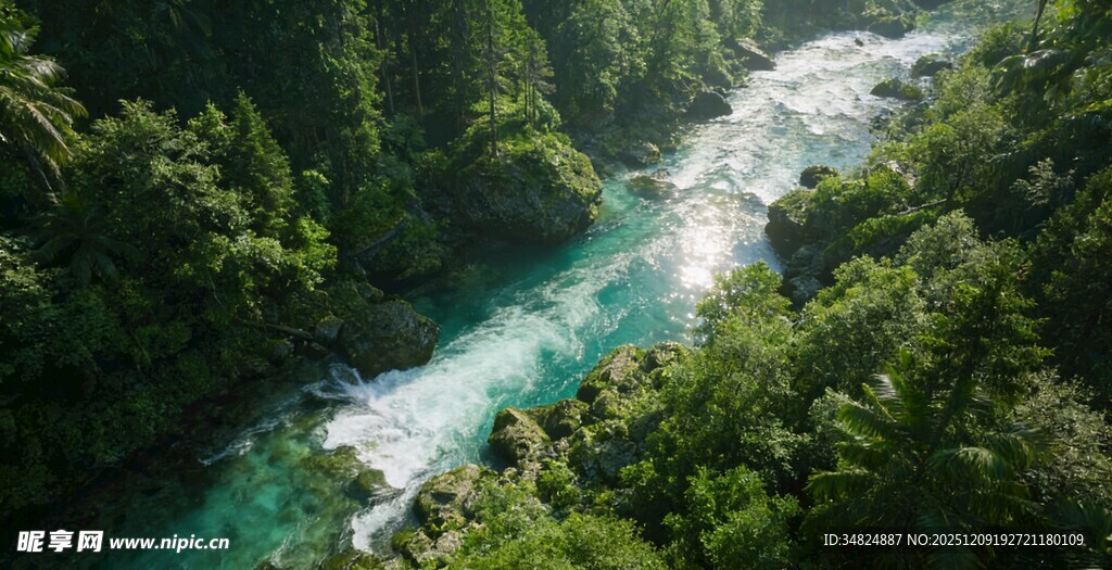 山间碧流穿翠林